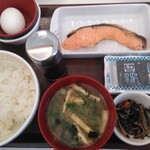 すき家 - 料理写真:焼鮭たまごかけ定食