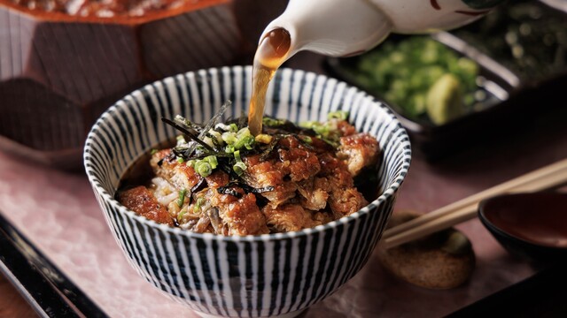 ひつまぶしに卵黄、コレが絶品でした！』by 鉄道王 : うなぎのしろむら