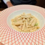 275922421 - 小エビとブロッコリー青唐辛子のクリームカサレッチ