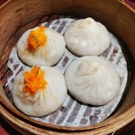 275931100 - JOE’S 特製蟹肉入り小籠包＆豚肉小籠包（各2個づつ）