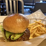 J.S. BURGERS CAFE マークイズ福岡ももち店 - ポテトもたっぷり