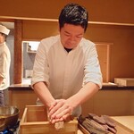 伯雲 - 坂本大将による一番出汁の実演