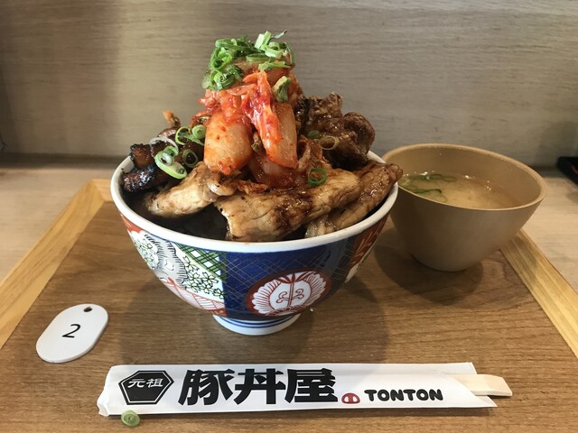 豚丼盛りさん、 新提案！豚丼の常識を覆す『肉ざんまい ホルモン合盛り北海道す