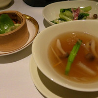 南国酒家 原宿本店 -  ベジタブルランチ（スープ、青菜炒め、蒸し点心）