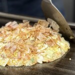 お好み焼き ふじや - ふわふわの「山芋焼き」 
      選んだ具材は『ふじや』さんの極旨「すじ肉」