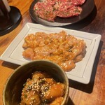 あぶり食堂 炭乃家 - 料理写真:黒毛和牛上カタロース
                    やみつき生ホルモン（みそ）
                    マルチョウ壺漬け