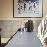 カリーライス専門店エチオピア - 窓側テーブル席、写真その２