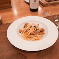 La Stalla - 豚ひき肉と手打ちで乾麺したスパゲットーニ、蝦夷山わさびを添えて