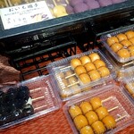 一久 大福堂 - 料理写真:この団子、完全に好みではなかったです！水分少なめでもっさりした食感、みたらしの風味も香りが弱くてちょっと好みでは(以下略)