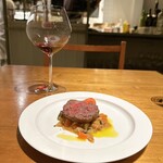 ドンブラボー - ハンバーグ
      （近江牛ランプ＆イチボ肉の手切りミンチの薪焼きハンバーグ、リボリータをソース仕立てで）