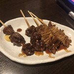 白木屋 - 豚カシラ串(2本)+豚シロ串(2本)