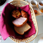 潮風のラウンジ -  サラダセットのブレッド