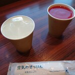 スーパーラウンジ - トマトジュースとミネラルウォーター：2024/12/８