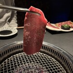 輪屋 - 大迫力の上タン。とても柔らかくてジューシー。