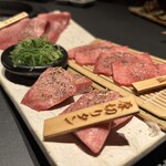 輪屋 - 牛タン3種盛り。牛タン好きには一度食べて欲しい。