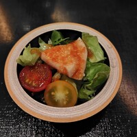 焼鳥 天赦 - 胸肉の燻製サラダ
                      