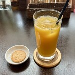 バルバルキッチンアメリ - オレンジジュース(¥200)
      この値段って妙に安くないか？