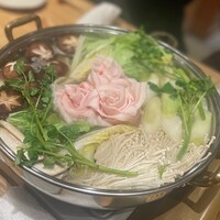 あぐー豚しゃぶしゃぶ専門店 とり央 別邸 - 鍋に咲く薔薇