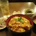 もつ処 やまり -  炙り鶏の親子丼　もつ煮はおかわりできる