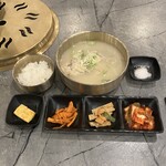 ラオン 焼肉 - ライス、パンゲタン、パンチャン