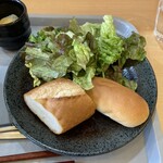 シャモニーモンブラン - サラダとパンアップ