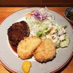 洋食 つちや - ハンバーグとクリームカニコロッケの組み合わせ定食（1200円）