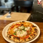 パラダイス ピザ - 冬の名物の白子のマリナーラのお姿＋サンタ
