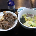 牛一 - 牛タンとろろ丼ハーフテールラーメンセット（880円）