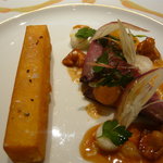ロオジエ - 和牛背ロースのトランシェ　柿と梨のマリネ　ライム風味のジュ