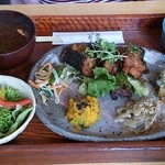 カフェまめちゃ - 本日の日替りランチ（ひよこ豆セット）「里芋、もちきび、レンズ豆 玄米入り磯辺団子」