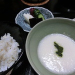 山ばな平八茶屋 -  名物の麦とろご飯　