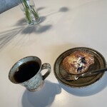 TONES COFFEE ROASTERS - コロンビア＆スコーン（ブルーベリークリームチーズ）