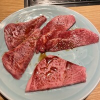 TANAKA YAKINIKU RESTAURANTE - 肉