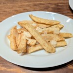 Bistro Amber - 特製チーズ香るフライドポテト