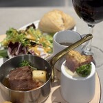 フレンチバルギンザ by plein - 奥はグリーンサラダとパン