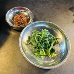 RAMEN HITONI YASASHIKU - 【tp菠薐草×ニラ辛】