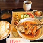 USAGI -  ウサギランチ、アジあんかけ900円。