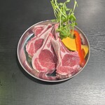 炭火ジンギスカン酒場 もんごる - 当店自慢のラムチョップ