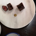 スタミナ苑 - ハツたたき。小さいですが深い旨み