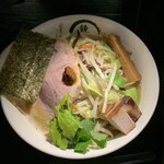 鏡花 - 野菜盛りの鶏白湯ラーメン