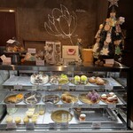 ペチカスケマサコーヒー - ショーケースの中のケーキたち