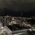 ダイワロイネットホテル - ホテルの窓から夜景を見ながら広島最後の晩餐です。