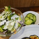 キッチン ブルー グローブ - サラダ、お新香のアップ