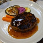 キッチン ブルー グローブ - 牛挽肉と里芋のハンバーグのアップ