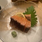 旨い魚と京ばんざい はなと - サーモン炙り