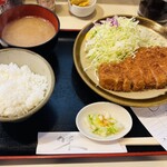 丸和 - ランチ　とんかつ定食　全体