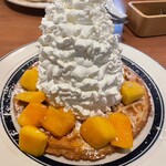 エッグスンシングス - マンゴーホイップワッフル