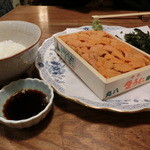 酒仙房　金生 - ＜2014年5月＞　雲丹丼　1880円。ご飯は少なめでお願いしてます、、、ここのご飯はとっても美味しい～～！後で少な目と言った事を後悔～～(笑)