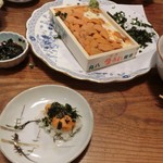 酒仙房　金生 - ＜2014年5月＞雲丹丼　1880円。美味しい白いご飯の上に乗っけて海苔も乗っけて～～美味し～～、あ、順番が逆やった、、、ご飯の上に海苔、その上に雲丹～～がお勧めだそうです。