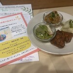 Cozy Cafe & Bar beyond - 